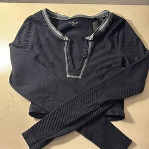 urban outfitters black cropped long sleeve